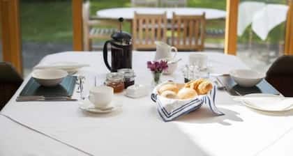 Larkrise Cottage