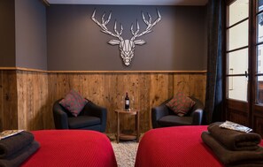 Decoración personalizada, muebles diferentes y wifi gratis 