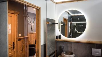 Premium Double or Twin Room, 1 Bedroom | Bathroom | Hair dryer, towels