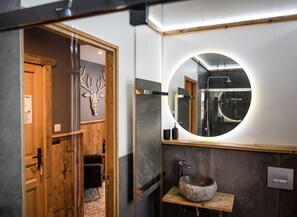 Premium kamer, 1 twee- of 2 eenpersoonsbedden, 1 slaapkamer | Badkamer | Een haardroger, handdoeken