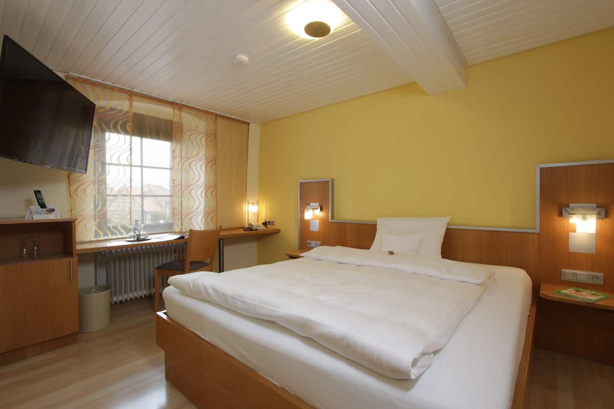 Premium bedding, in-room safe, desk, rollaway beds
