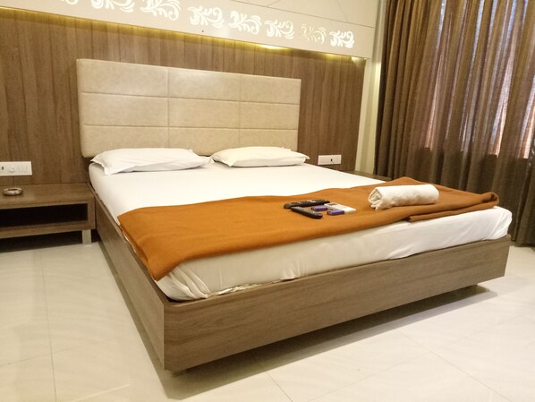 Deluxe-værelse med dobbeltseng eller 2 enkeltsenge | Pengeskab på værelset, gratis Wi-Fi, sengetøj