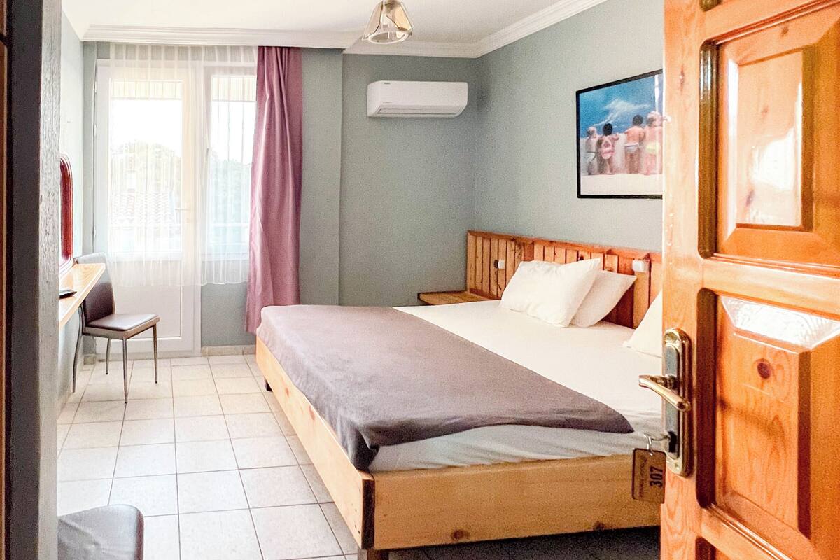 Klassieke kamer, 1 tweepersoonsbed | Verduisterende gordijnen, geluiddichte muren, gratis wifi, beddengoed
