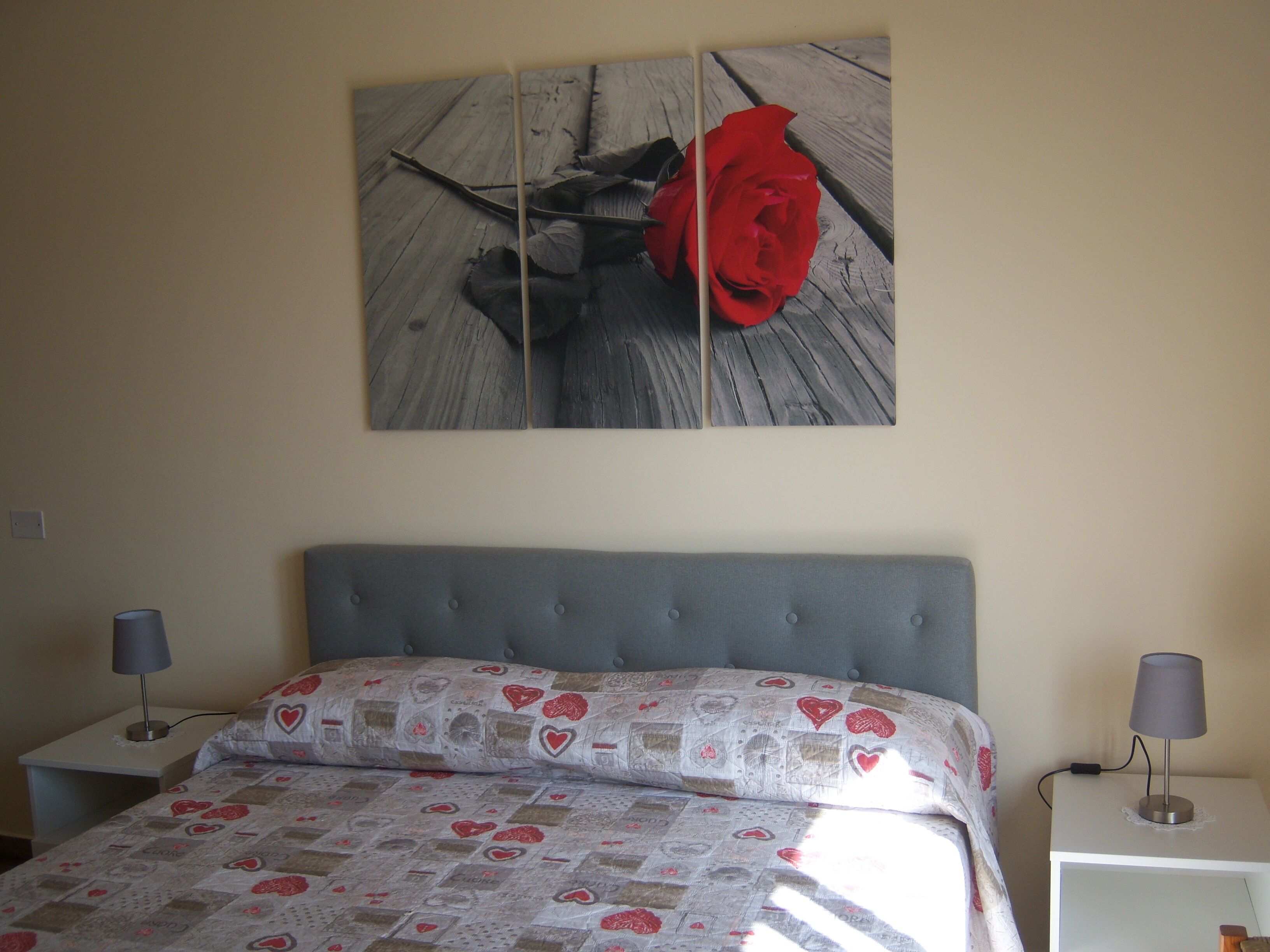 Tweepersoonskamer, 1 tweepersoonsbed, privébadkamer | Een kluis op de kamer, individueel gedecoreerd, individueel gemeubileerd