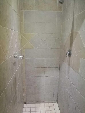 Studio Executive, 1 giường cỡ queen, không hút thuốc | Phòng tắm | Đồ dùng nhà tắm miễn phí, máy sấy tóc 