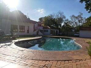 Hồ bơi ngoài trời 