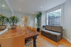 Comfort Apartment, 2 Bedrooms | Living area | TV - Apartment With Garden Maida Hill (London)