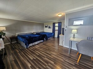 Habitación doble Deluxe, 2 camas Queen size | Decoración personalizada y muebles diferentes 