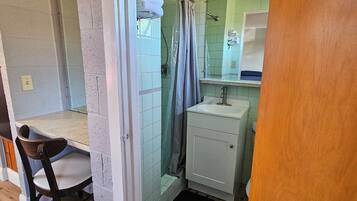 Perlengkapan mandi gratis dan pengering rambut