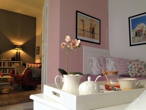 ห้องซูพีเรีย, ระเบียง | มินิบาร์, โต๊ะทำงาน, เตารีด/โต๊ะรีดผ้า, เปล/เตียงเด็กอ่อน (ฟรี)