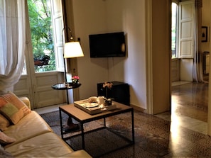 Chambre familiale, balcon | Minibar, bureau, fer et planche à repasser, lit de bébé (gratuit)