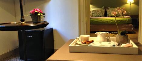 Family Room, Balcony | Minibar, desk, iron/ironing board, free cribs/infant beds