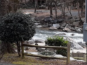 Panoramic Double Room, 2 Queen Beds, River View, Ground Floor | Terrace/patio - Evening Shade River Lodge and Cabins (Chimney Rock)