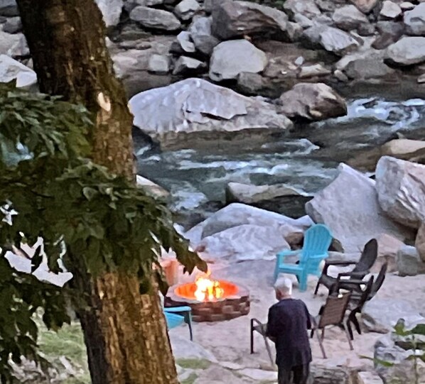 Free WiFi, bed sheets - Evening Shade River Lodge and Cabins (Chimney Rock)