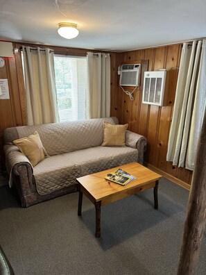 Panoramic-Studiosuite, Flussblick, Erdgeschoss | Wohnbereich | Flachbildfernseher