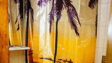 Economy Double Room, 1 Queen Bed, Non Smoking | Bathroom | Shower, hair dryer