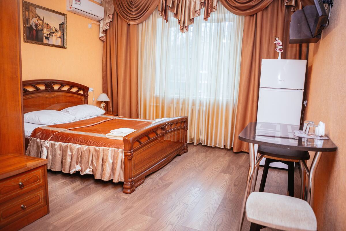 1 bedroom, in-room safe, iron/ironing board, free WiFi