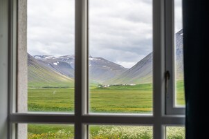 家庭三人房, 私人浴室 (Deluxe) | 花园景观