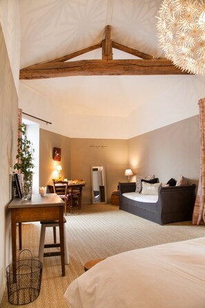 Habitació familiar (Augustin) | Sala d'estar | Televisor de pantalla plana 