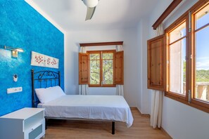 5 chambres, fer et planche à repasser, Wi-Fi gratuit, draps fournis