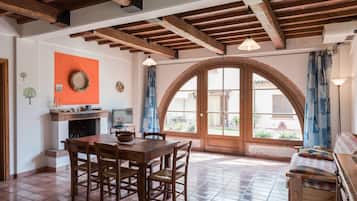 Apartment, 2 Bedrooms | Living room