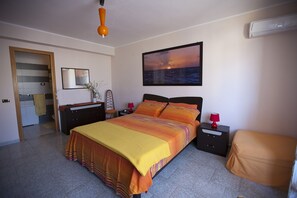 Classic Double Room | Soundproofing, free cots/infant beds, rollaway beds, free WiFi - B&B mediterraneo kr (Crotone)