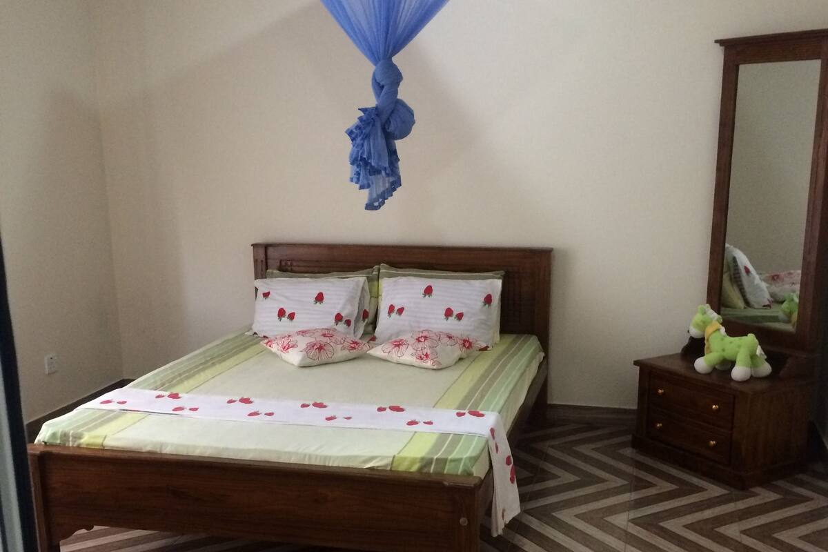 Economy Room, Multiple Beds, Non Smoking | 3 bedrooms, Egyptian cotton sheets, premium bedding, down comforters
