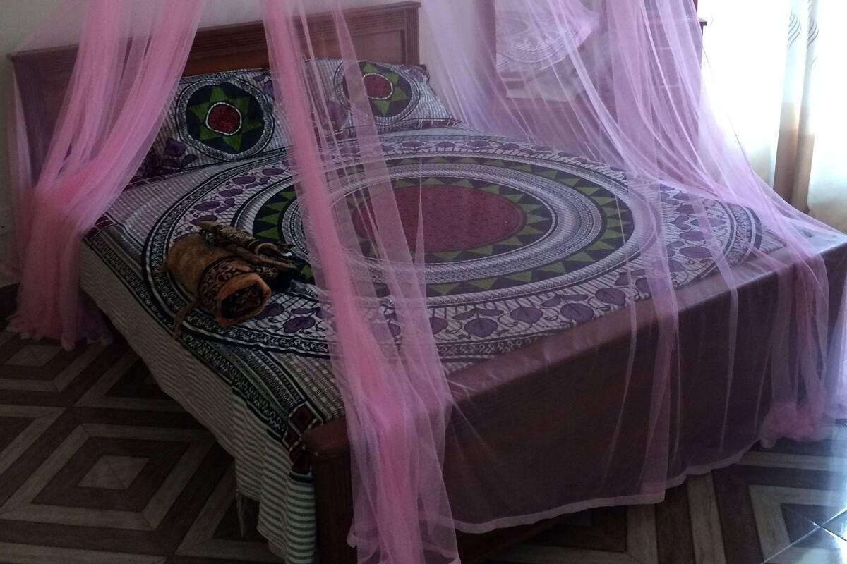 Basic Bungalow, 1 Queen Bed, Accessible, Non Smoking | 3 bedrooms, Egyptian cotton sheets, premium bedding, down comforters