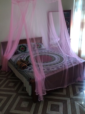 Basic Bungalow, 1 Queen Bed, Accessible, Non Smoking | 3 bedrooms, Egyptian cotton sheets, premium bedding, down comforters