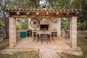 تناول الطعام بالخارج