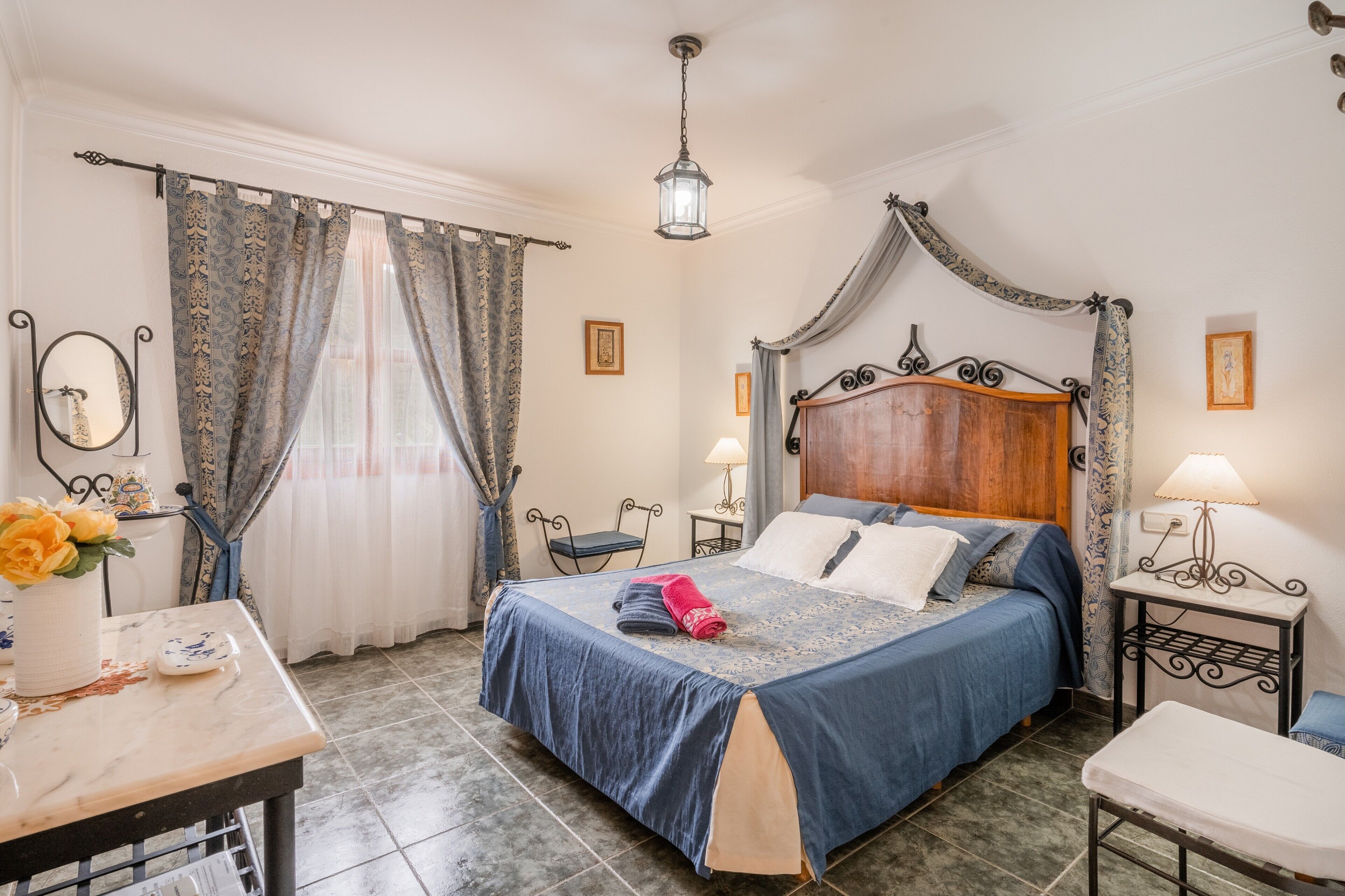 4 chambres, fer et planche à repasser, Wi-Fi gratuit, draps fournis