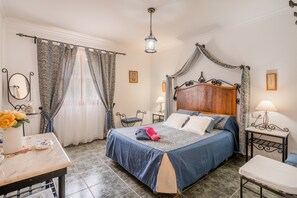 4 slaapkamers, een strijkplank/strijkijzer, gratis wifi, beddengoed