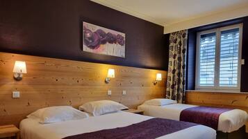 Family Triple Room | Individually decorated, individually furnished, desk, soundproofing