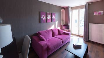Suite | Individually decorated, individually furnished, desk, soundproofing
