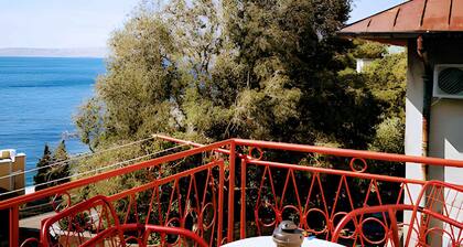 Appartement de vacances avec vue sur la mer Ă 50 mĂštres de la plage