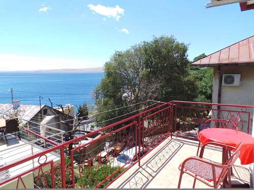 Holiday apartment with sea view 50 metres from the beach