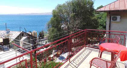 Holiday apartment with sea view 50 metres from the beach