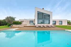 Pool - Modern Villa "Forma Nou" with Sea View and Pool (Maó)