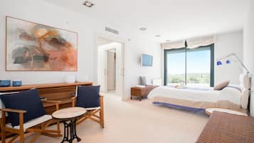 5 bedrooms, iron/ironing board, free WiFi, bed sheets