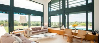 Moderne Villa "Forma Nou" mit Meerblick und Pool