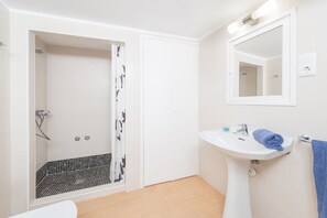 Shower, free toiletries, hair dryer, towels