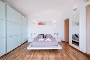 5 Schlafzimmer, BĂŒgeleisen/BĂŒgelbrett, kostenloses WLAN, BettwĂ€sche