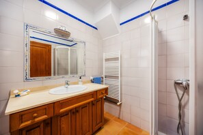 Bathtub, hair dryer, towels