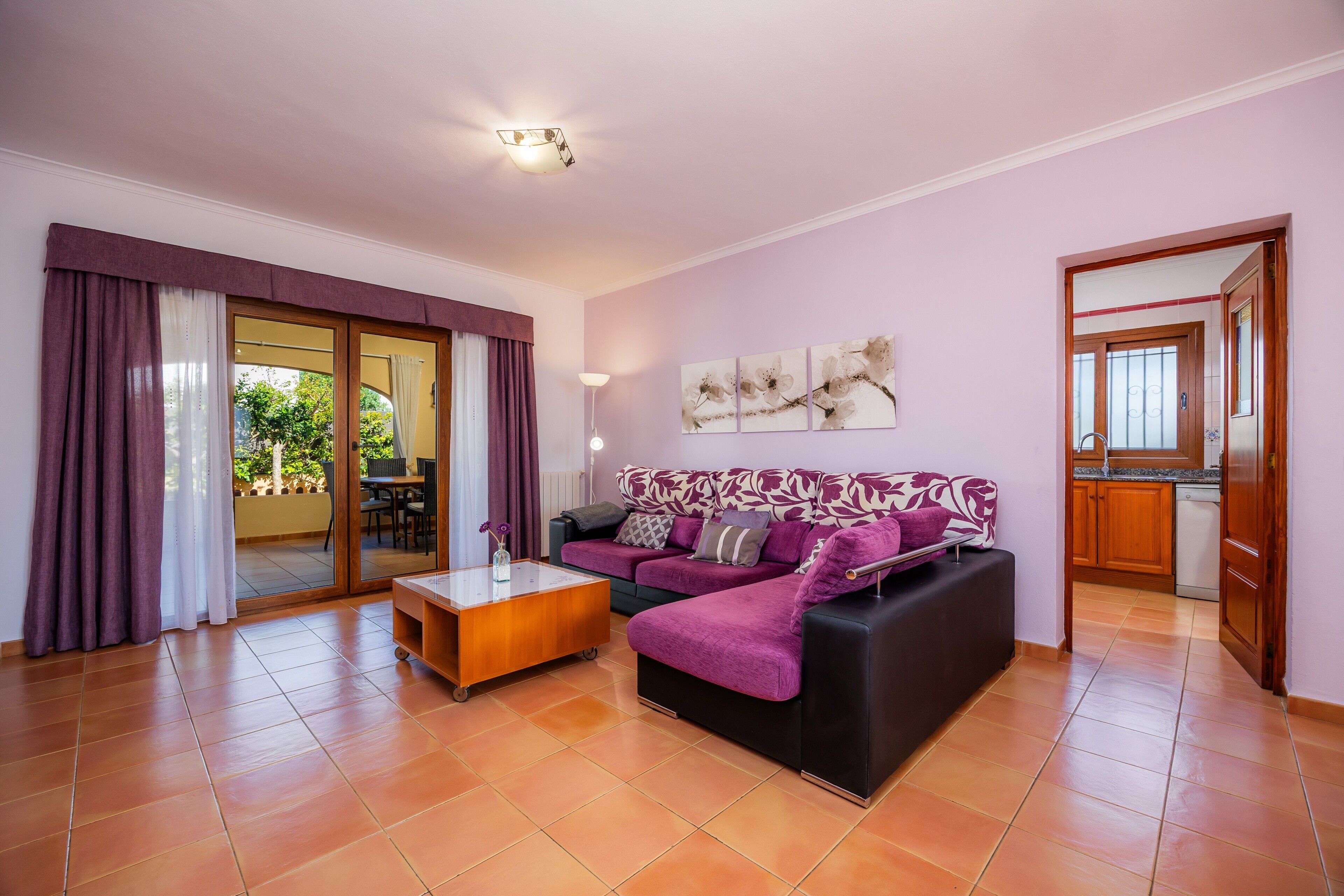 TV, DVD player, ping pong, stereo