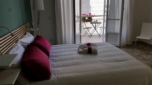 Minibar, desk, free WiFi, bed sheets - B&B Casa Rosellina (Palermo)
