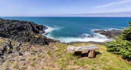 Dog-friendly cottage with amazing ocean views, whale watching