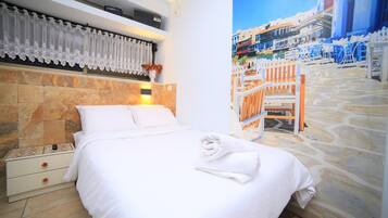 Kamar Bisnis, 1 kamar tidur, Bebas Asap Rokok, pemandangan kebun | Ruang keluarga | TV dan printer