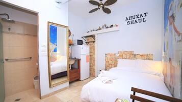 Classic Studio, 1 Double Bed, Garden View | Soundproofing, iron/ironing board, free WiFi, bed sheets