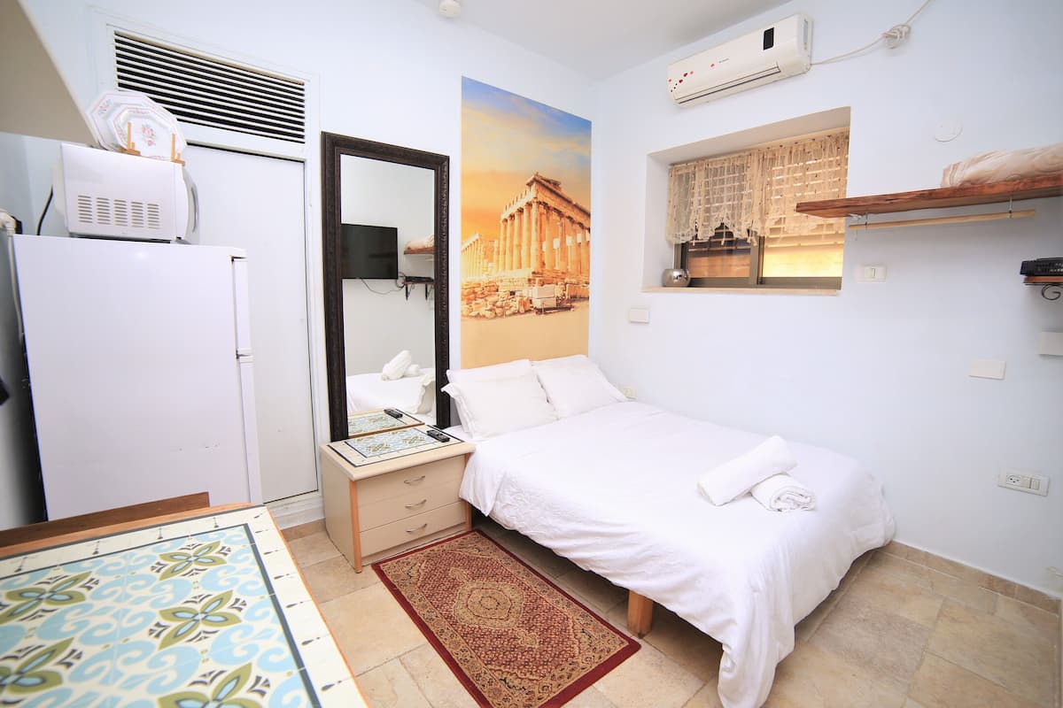 Business Triple Room, 1 Double Bed, Non Smoking, Garden View | Living room