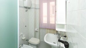 Chambre Double, salle de bains commune | Salle de bain